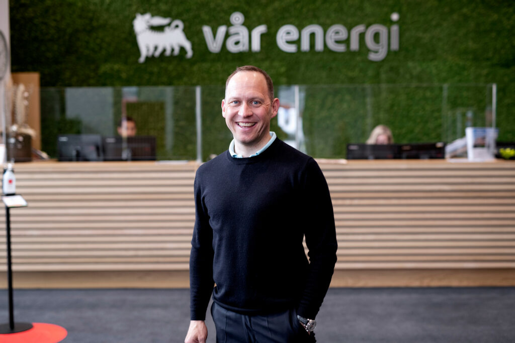 Torger Rød in front of the Vår Eneri reception desk.Photo