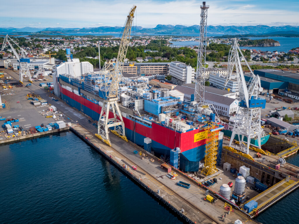 Photo of Jotun FPSO in dry dock at the Rosenberg yard